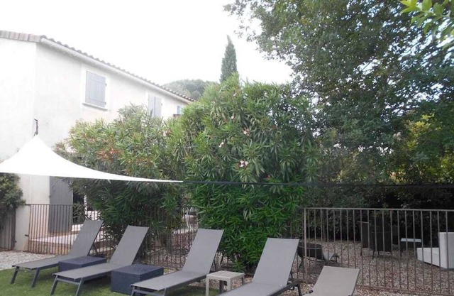 Charming little Provencal country house with garden and private pool