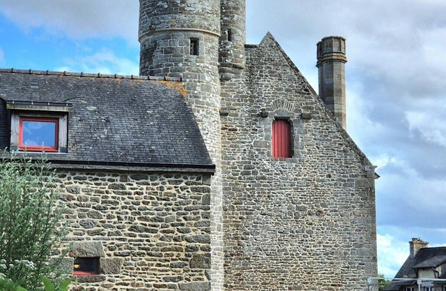 Charming little house with pretty terrace