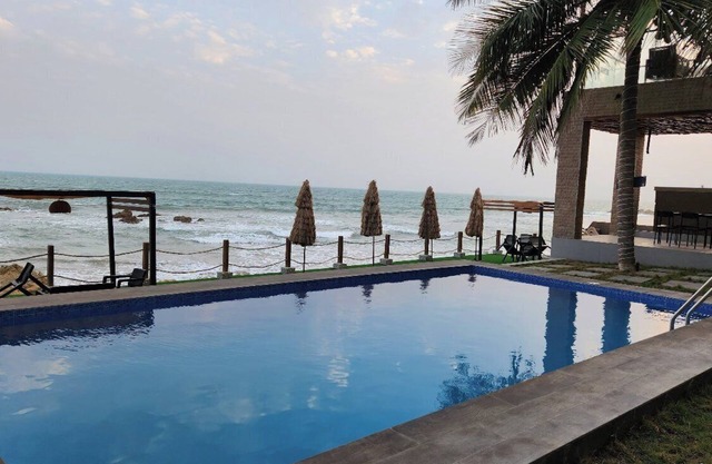Charming luxury 2-bedroom apartment with Sea Views. 60 mins from Accra Airport.