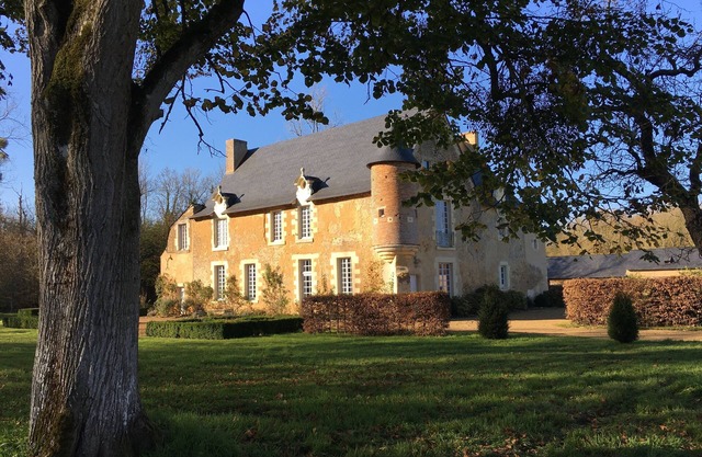 Charming manor house with swimming pool, all comforts, in absolute peace and quiet