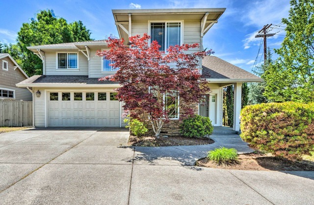 Charming Medford Getaway ~ 4 Miles to Downtown!