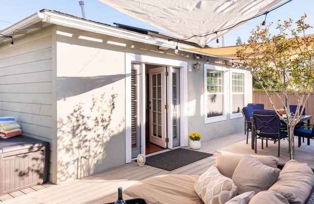 Charming Mid-Century Craftsman ~ Hot Tub Serene Yard