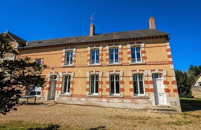 Charming Mill Retreat in Berry: Riverfront, Sleeps 12, Near Castles & Zoo
