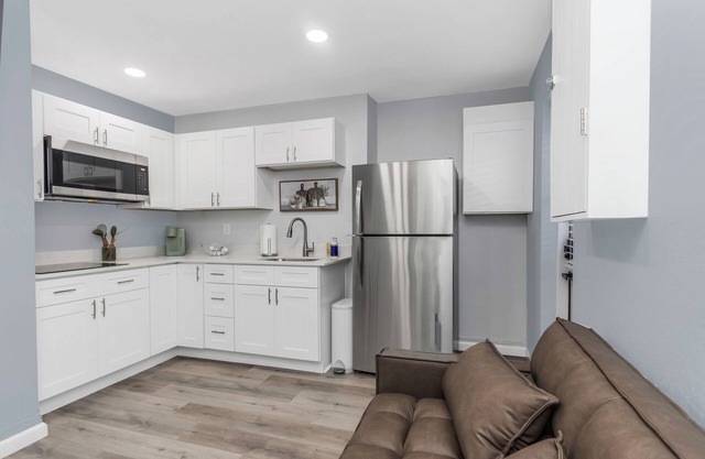 Charming Modern Studio in Central Pinellas Park