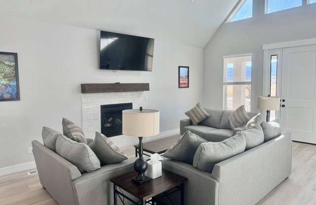 Charming Moonstone Lodge in beautiful Bicknell with AC, WiFi