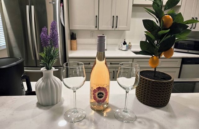 Charming New Smyrna Home Close to Shopping, Dining & Beach Fun!n