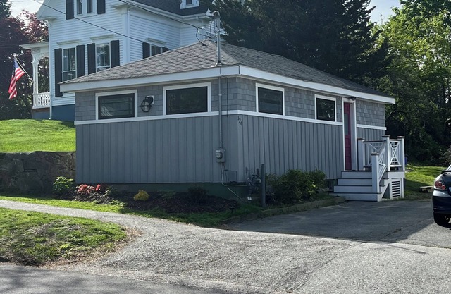 Charming newly renovated and furnished 1-bedroom house in Historic Bristol, RI
