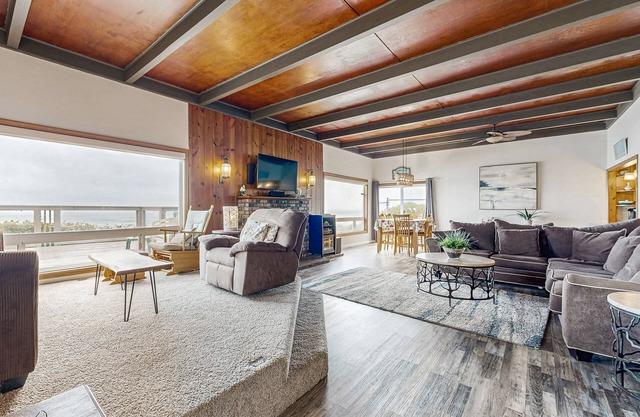 Charming Oceanfront Two-Story Home - Private Hot Tub Deck, Gas Grill, & Views