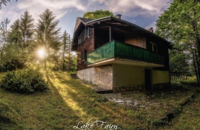 Charming, peaceful Chalet within the park for up to 6 guests