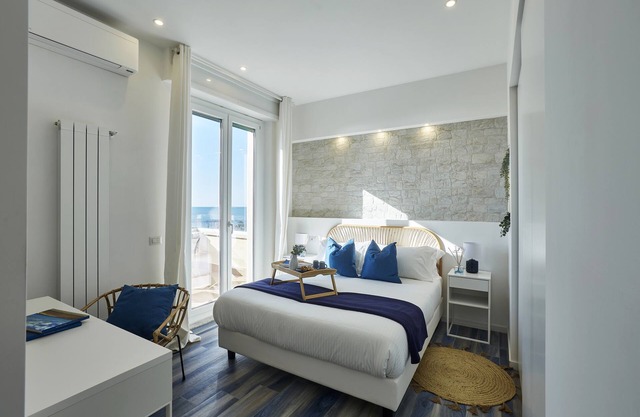 Charming penthouse with an ocean view a few steps from the train and bus station