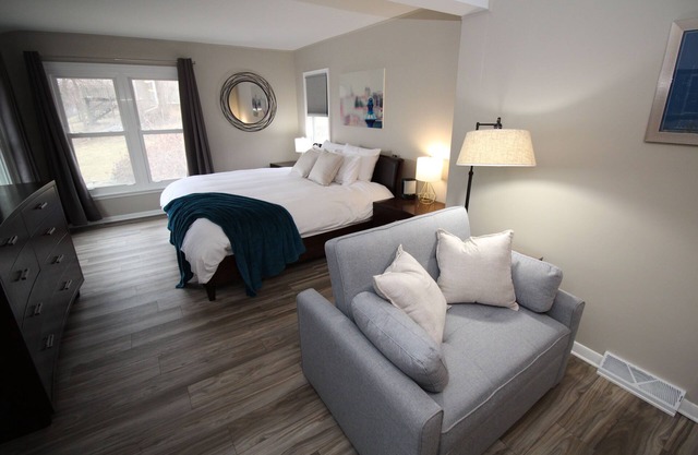 Charming Remodeled Home in Des Moines - Convenient and Comfortable Stay