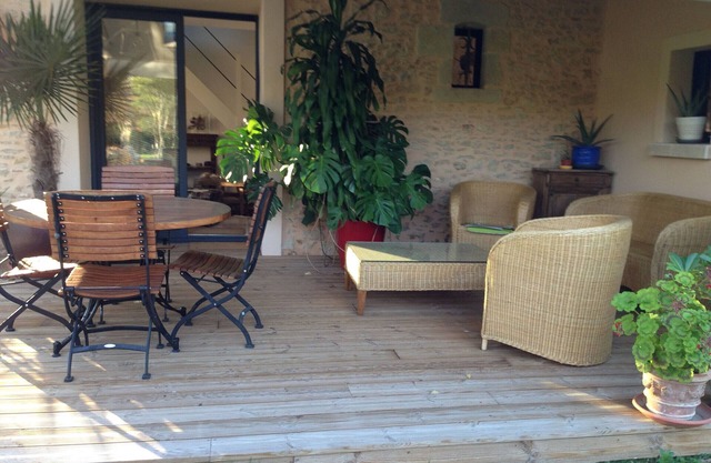 Charming Renovated Cottage with Pool and Art near Le Mans