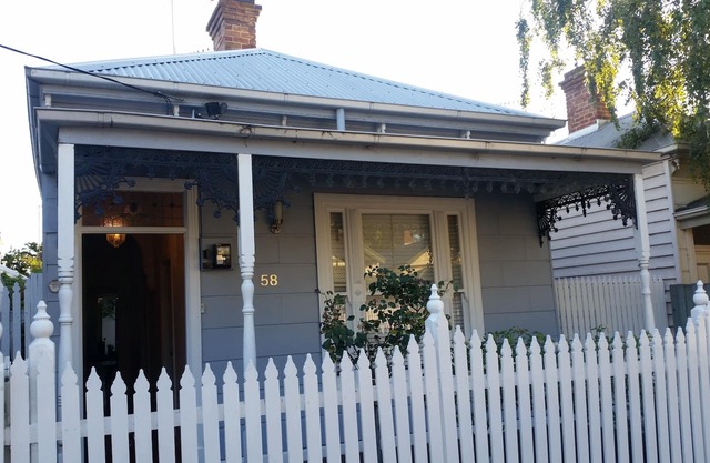 Charming renovated Victorian cottage close to everything!