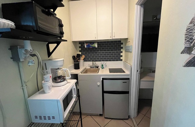 Charming resort in wonderful Daytona Beach with WiFi, AC Unit 310