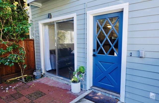 Charming Retreat: Fully Equipped 1-BR Guest Suite in San Rafael