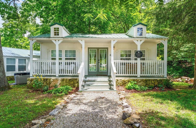 Charming Retreat Near Dogwood Canyon, Thunder Ridge, and Branson Fun