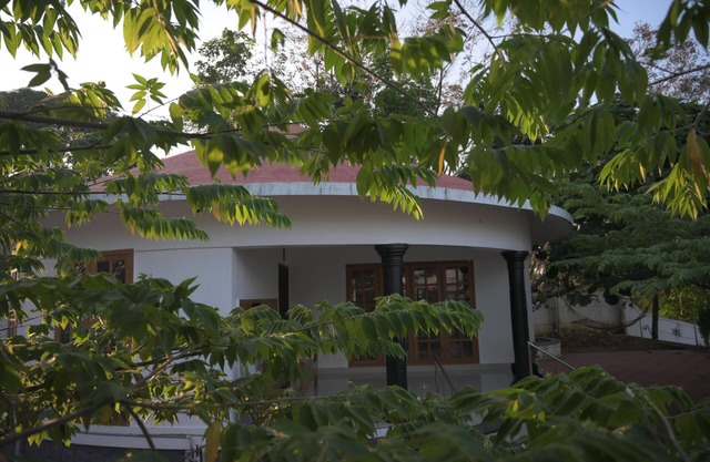 Charming roundhouse villa with garden view