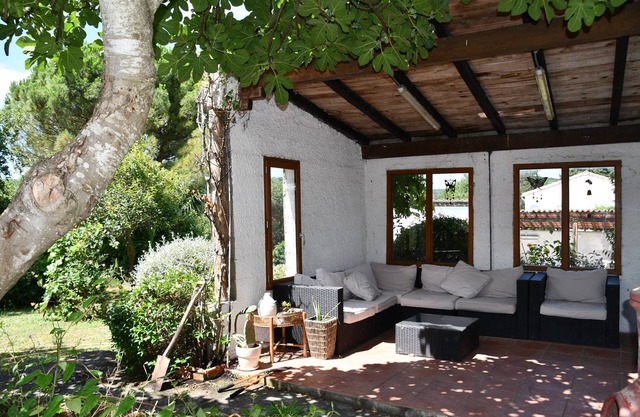 Charming Rustic FarmhousennSharennSave