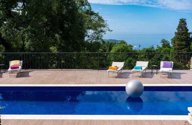 Charming Sea View Villa W/Pool