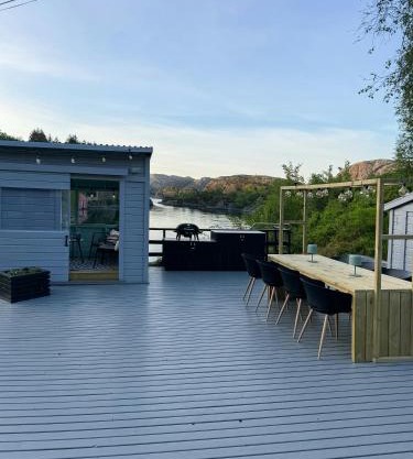 Charming Seaside Cabin With Amazing View