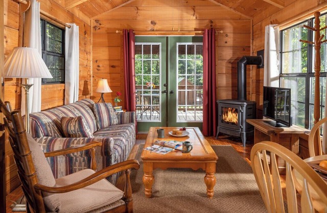 Charming Smokey Mountain Cabin at Engadine with Blue Ridge Vistas!