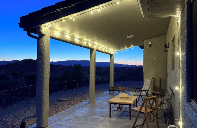Charming Southwestern themed home 3/2 with beautiful views.