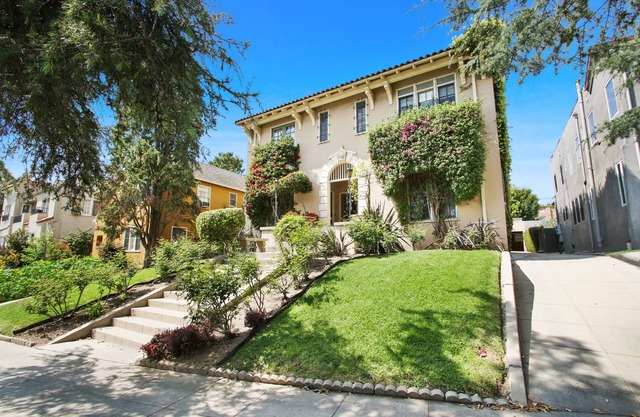 Charming, spacious suite just steps to Paramount & Larchmont Village!
