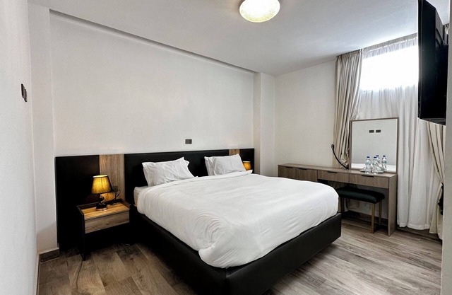 Charming Stay + breakfast 105