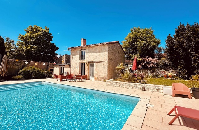Charming stone cottage with swimming pool