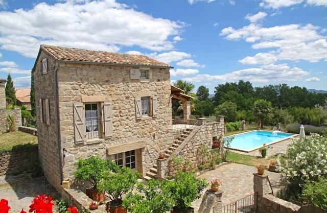 Charming stone house with swimming pool, 4 pers.