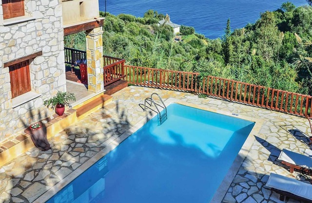 Charming stone villa, short drive to beach