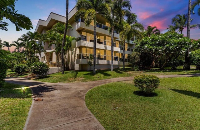 Charming Studio at Maui Banyan Resort - Walk to Beach, Pools, AC, Beach Gear