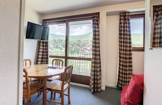 Charming Studio for 4, Balcony, 50m to Shops, 200m to Slopes