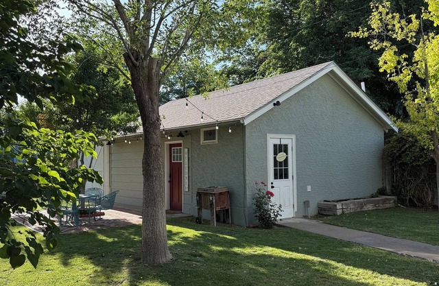 Charming studio in downtown Roswell, New Mexico.