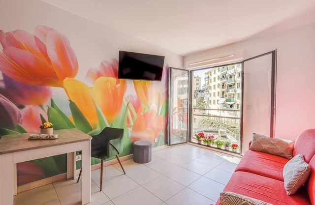 Charming Studio Steps Away from Monaco with AC, WiFi