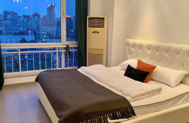 Charming studio with Beijing CBD view and WiFi, AC