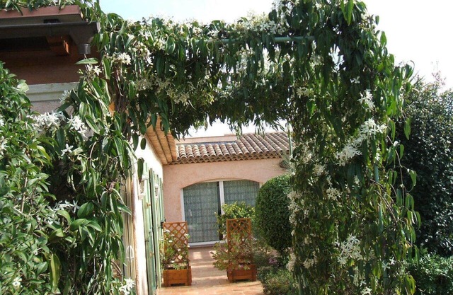 CHARMING T2 MOUGINS/CANNES