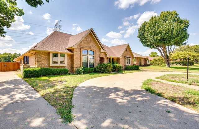 Charming Texas Escape, Near Cedar Hill State Park!