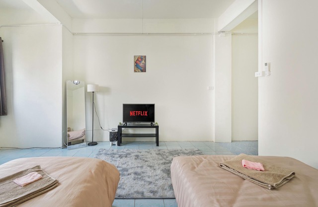 Charming 1-bedroom with WiFi and AC in wonderful Thonglor area