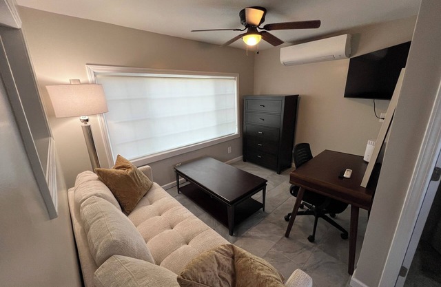 Charming Tiny House minutes from Syracuse!