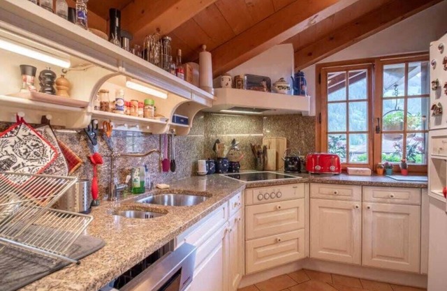Charming Top floor 4 BR apartment 190m2 with amazing view