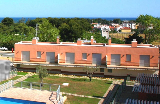 Charming Townhouses with Pool - 550m from Beach - Creixell, Costa Daurada