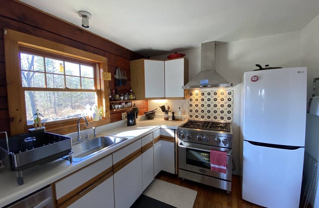 Charming, Tranquil Catskills Log Home.