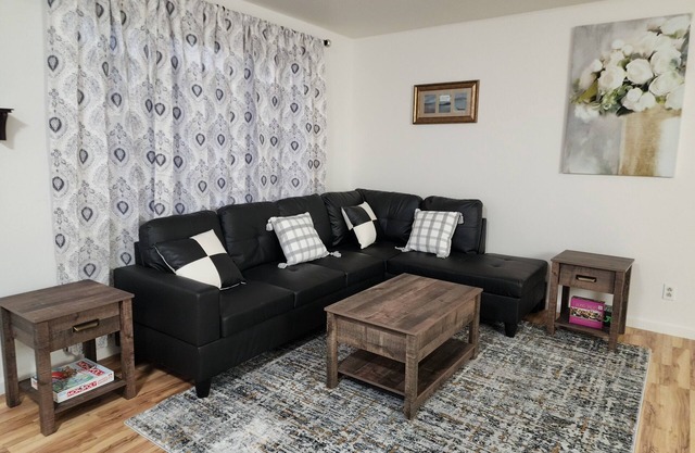 Charming two bedroom condo, fully furnished!