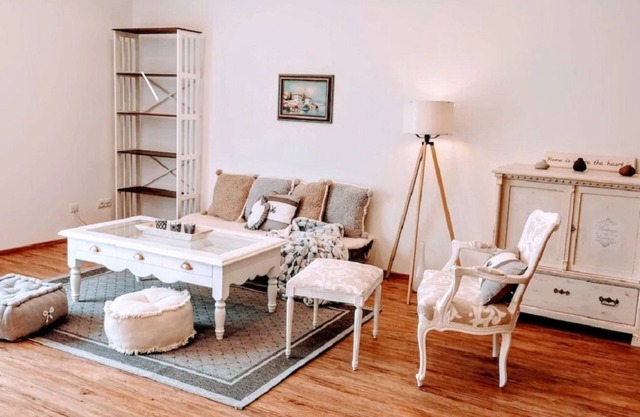 Charming Vacation Home “Marie Antoinette” with Wi-Fi, Terrace & Garden