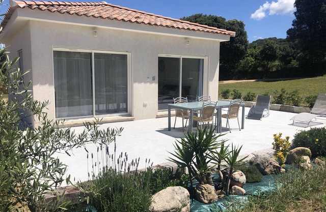 Charming villa between sea and mountains