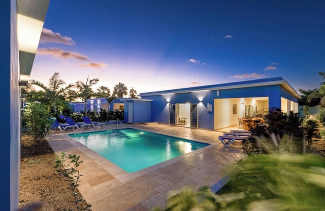 Charming Villa Deluxe with private pool in wonderful Willemstad