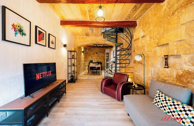 Charming Village Escape with Jacuzzi & Games Room