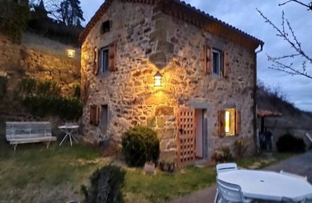 Charming vineyard house with large terrace for couples