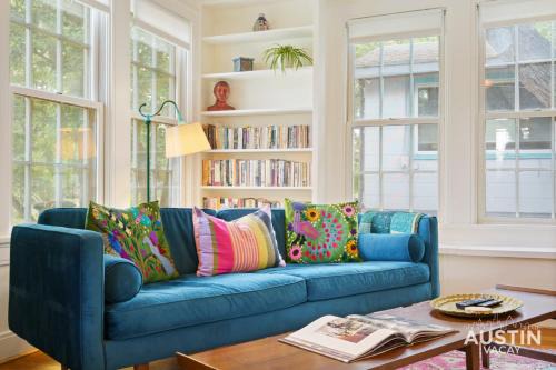Charming Vintage House in Zilker with Hot Tub and Parking